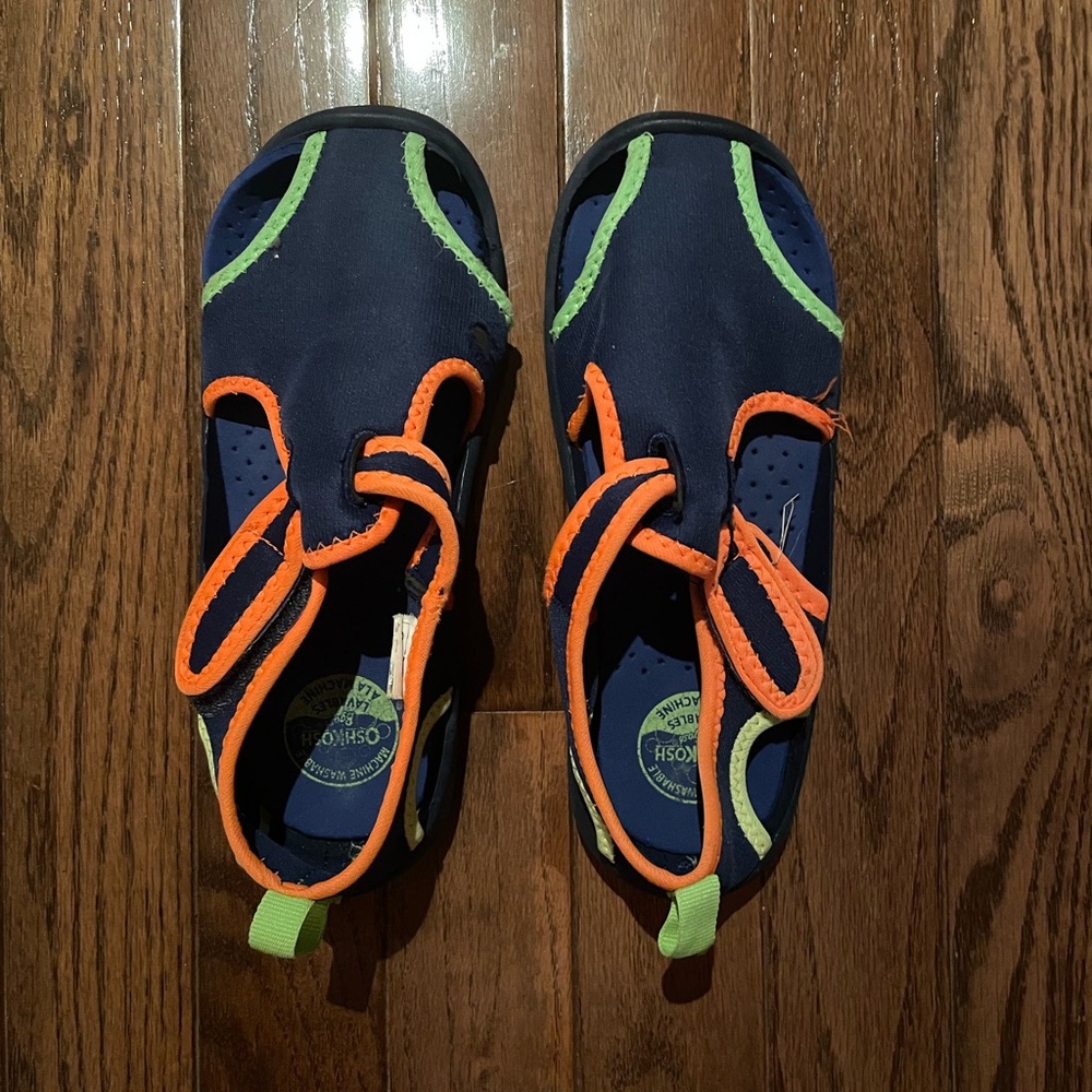 OSH KOSH BOYS WATER SHOES